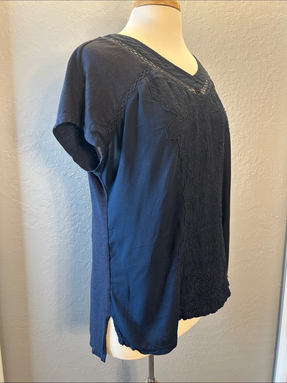 Gloria Vanderbilt Navy Blue Lace-Yoke Top